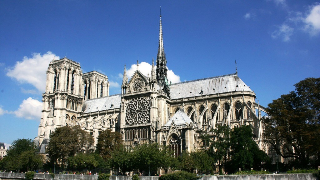 巴黎圣母院的火灾让人痛心，但教堂和每个人心中的重建都已经开始