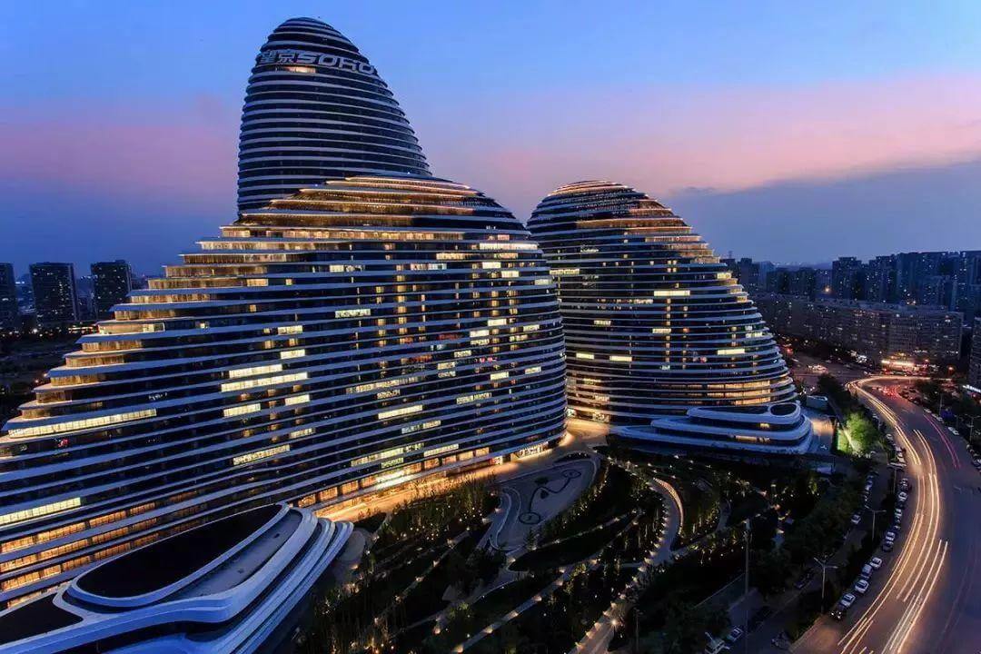 幕墙BIM网：扎哈遗作！800亿的北京大兴机场迎来首飞，被评为“新世界七大奇迹”之首-BlueDotCC, 蓝点文化创意