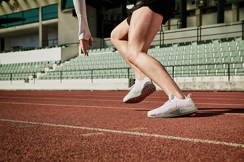 adidas 的全新跑鞋 ALPHAEDGE 4D 今天上市了，它到底有什么厉害的