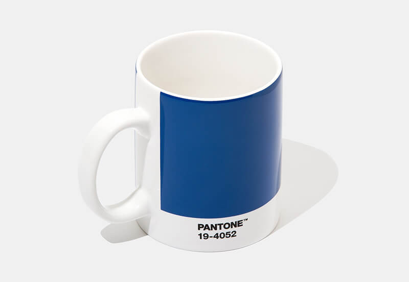PANTONE 发布 2020 年的年度色：经典蓝