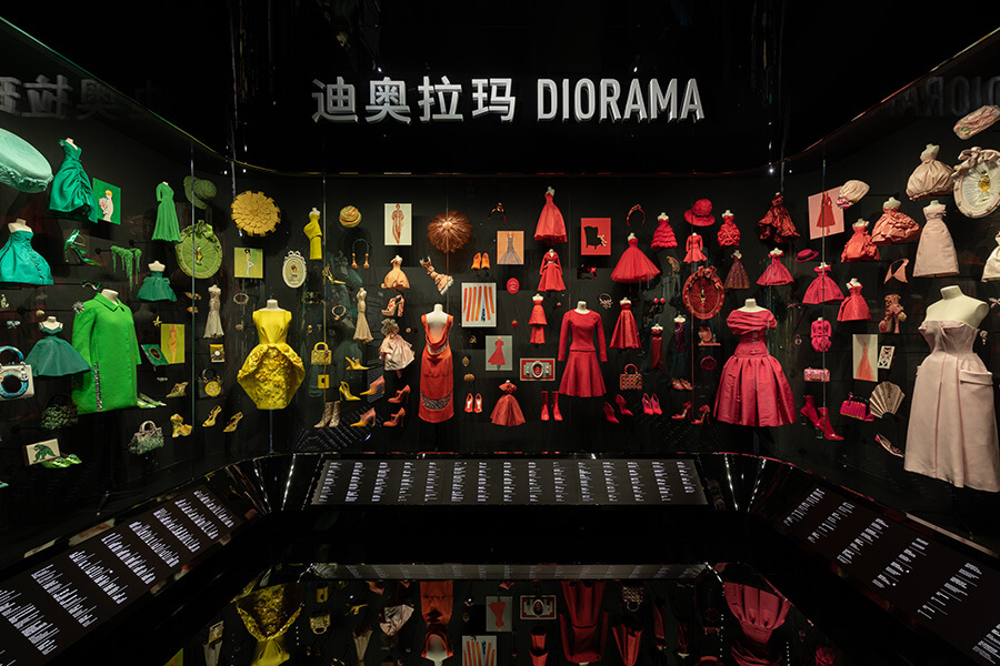 回顾 70 年的传奇历程，DIOR 的“梦之设计师”展在上海亮相了